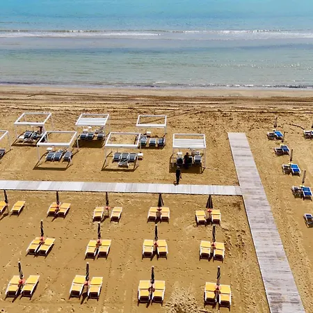 Apartment Frontemare 6 Posti Letto + Posto Auto Gratuito Bibione