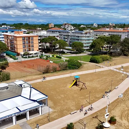 Apartment Frontemare 6 Posti Letto + Posto Auto Gratuito Bibione